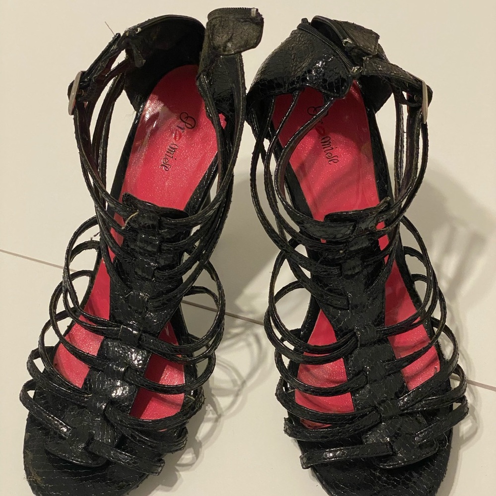 Strait Heels